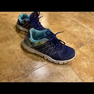 Woman’s rebook sneakers